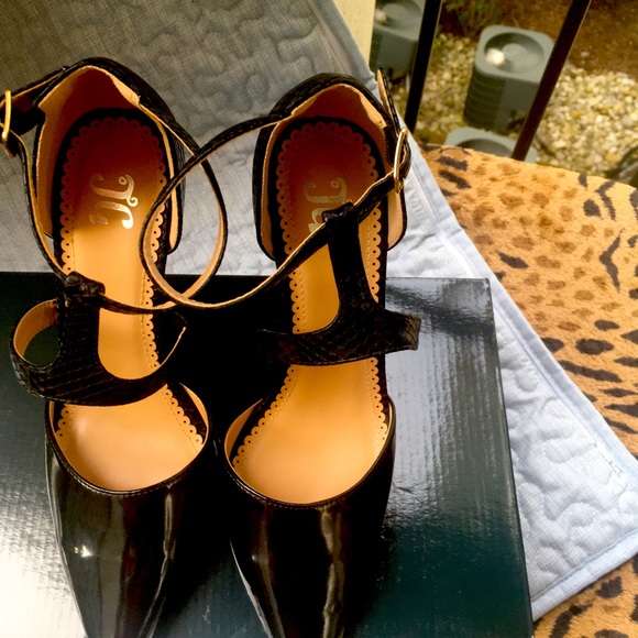 JGoods Other - JG Hooks Black Alligator textured open strappy sling backs